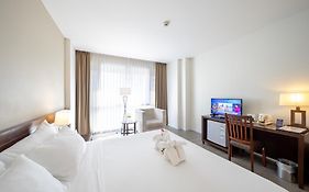 โรงแรมโกลเด้นคราวน์ แกรนด์